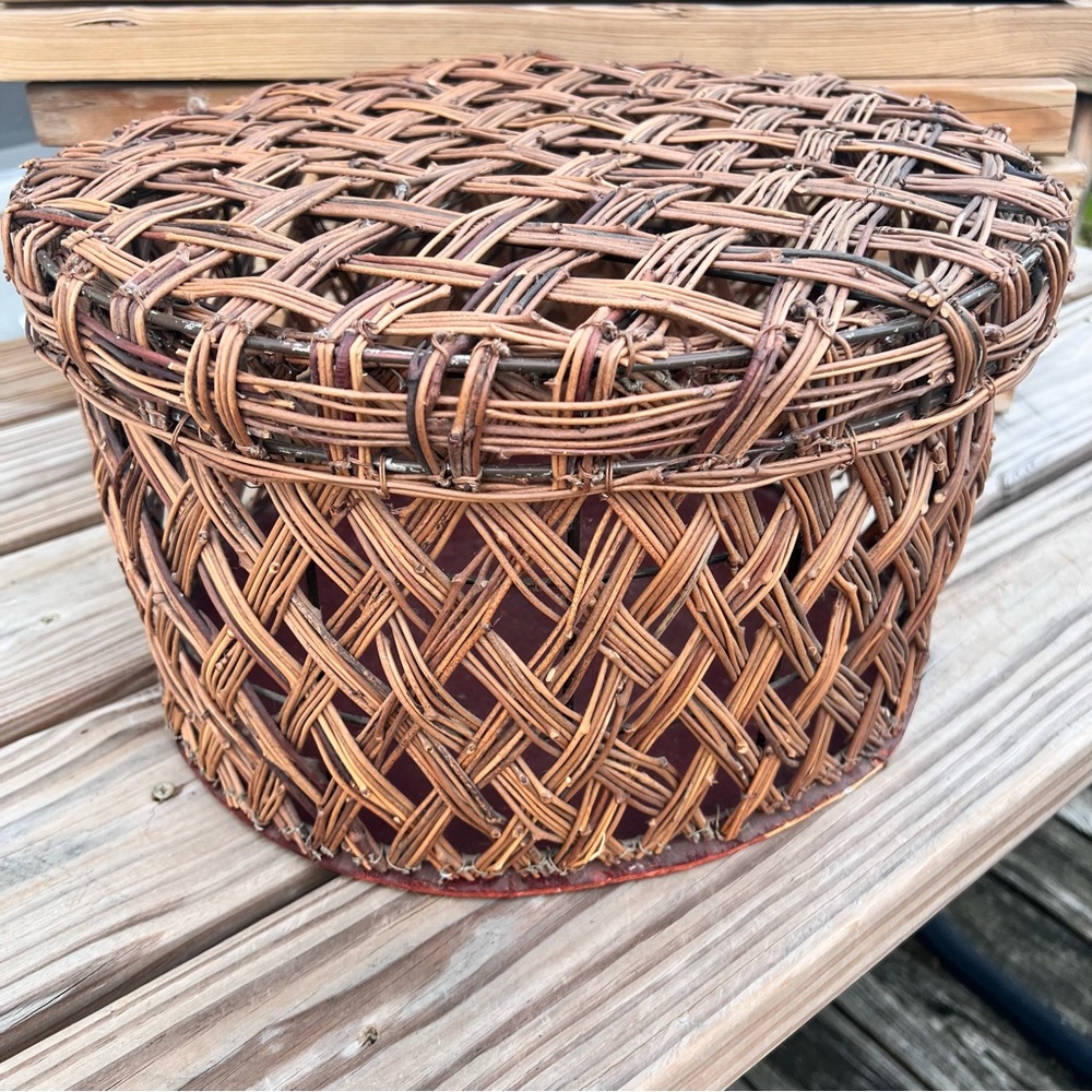 - RARE Vintage Woven Basket Hat Box w/Lid! EUC!